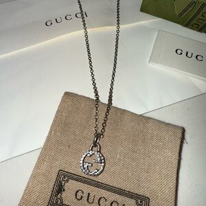 Gucci interlocking pendant necklace